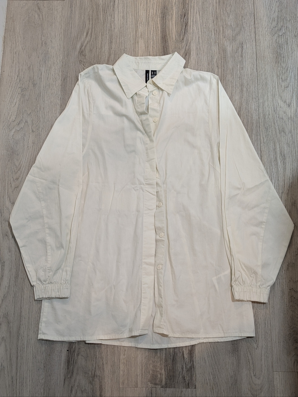 ✨3/$20✨ Vero Moda Cream Long-Sleeve Casual Button-Down Shirt - Size XS